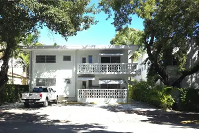 835 Meridian Ave #4, Miami Beach: photo 1 of 12