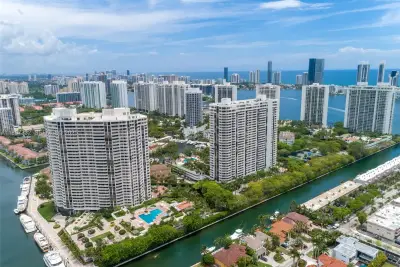 2000 Island Blvd #1002, Aventura: photo 1 of 26