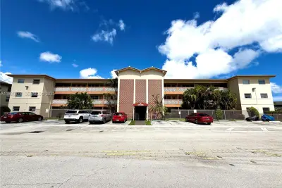 1885 NE 121st St #3, North Miami: photo 1 of 22
