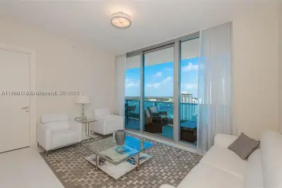 200 Biscayne Boulevard Way #5109, Miami: photo 1 of 18