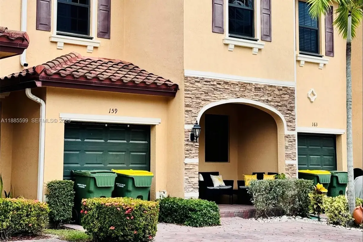 159 SE 34th Ave, Homestead: photo 1 of 27