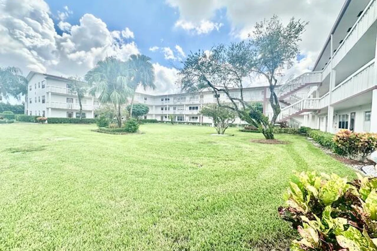 583 Fanshaw #N, Boca Raton: photo 1 of 36