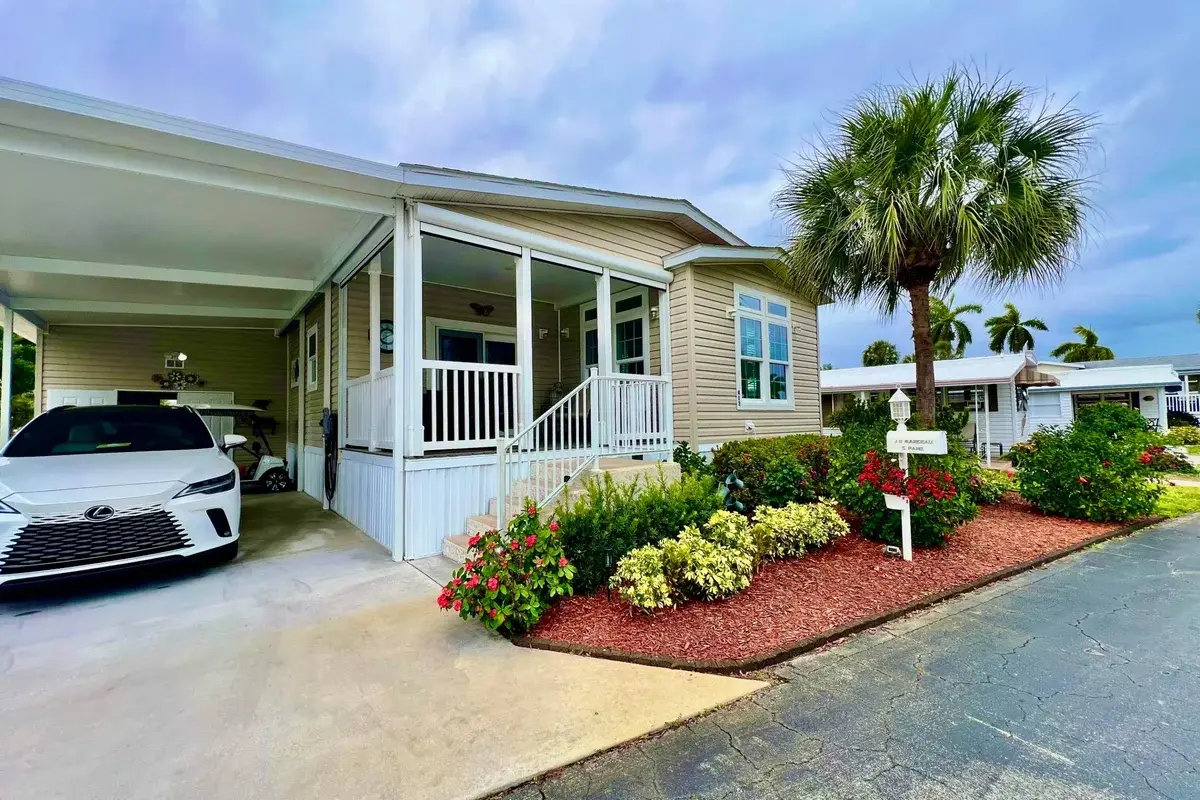 413 Hibiscus Dr, Deerfield Beach: photo 1 of 56