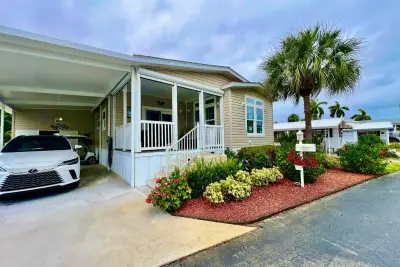 413 Hibiscus Dr, Deerfield Beach: photo 1 of 56