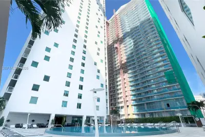55 SE 6th St #3403, Miami: photo 1 of 5