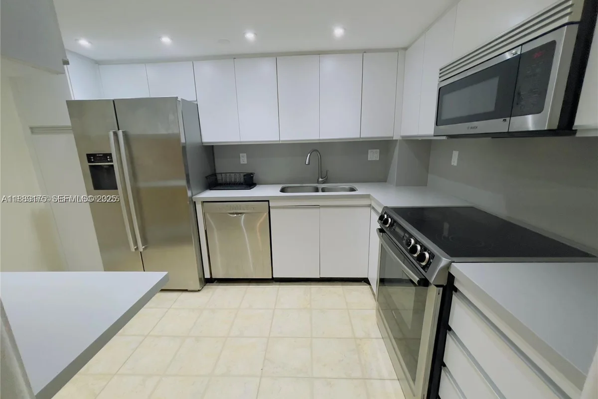 2000 Towerside #309, Miami: photo 1 of 22