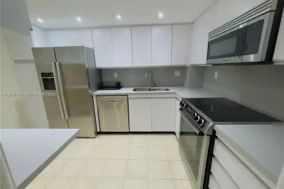 2000 Towerside #309, Miami: photo 1 of 22