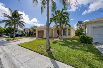 416 Circle Dr S, Boynton Beach: photo 1 of 24