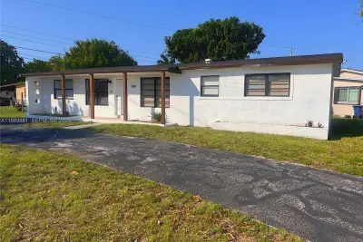 3361 NW 5th Pl, Lauderhill: photo 1 of 22