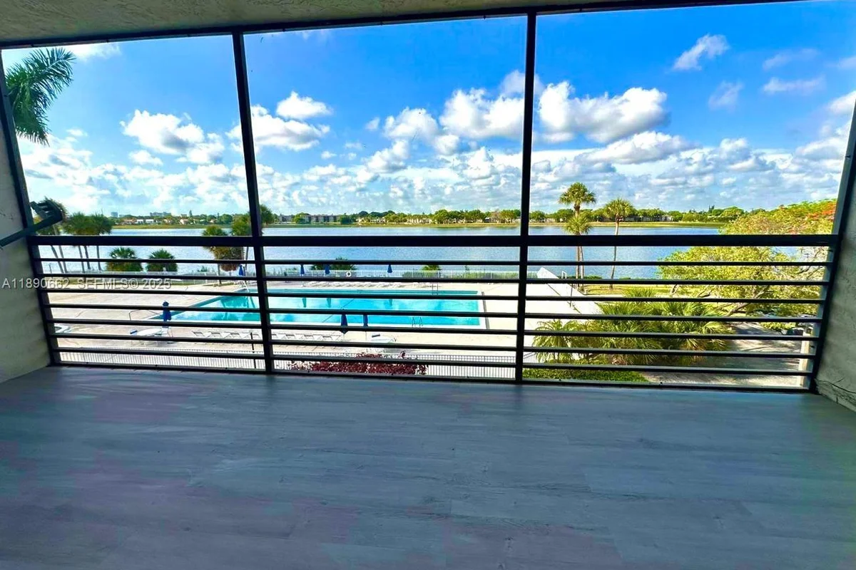 20840 San Simeon Way #305, Miami: photo 1 of 19