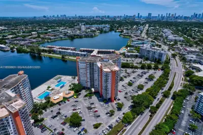 1351 NE Miami Gardens Dr #202E, Miami: photo 1 of 19