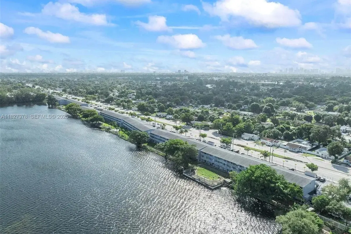 1401 NW 103rd St #139, Miami: photo 1 of 11