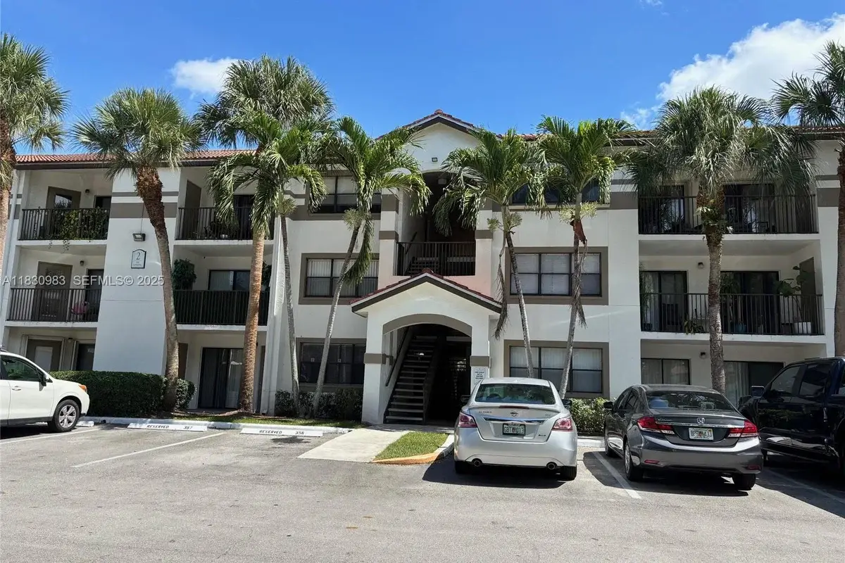 620 S Park Rd #33-2, Hollywood: photo 1 of 6