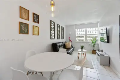 100 Lincoln Rd #924, Miami Beach: photo 1 of 26