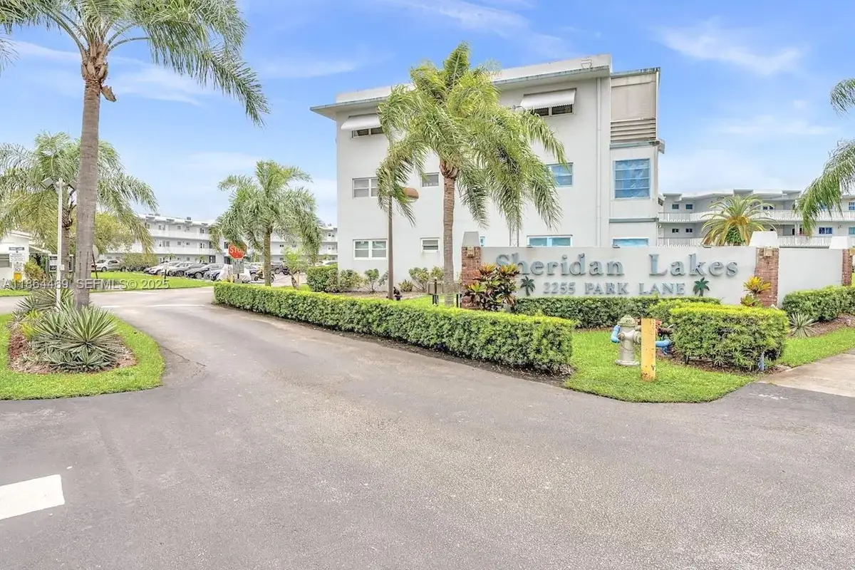 2300 Park Ln #105, Hollywood: photo 1 of 50