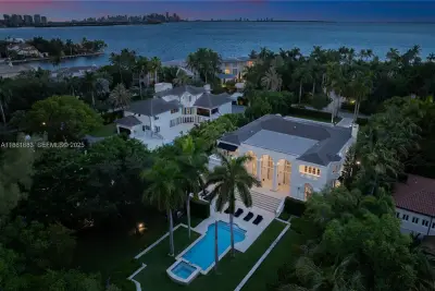 26 Tahiti Beach Island Rd, Coral Gables: photo 1 of 62