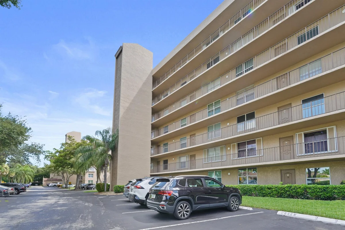 4550 NW 18th Ave #301, Deerfield Beach: photo 1 of 24