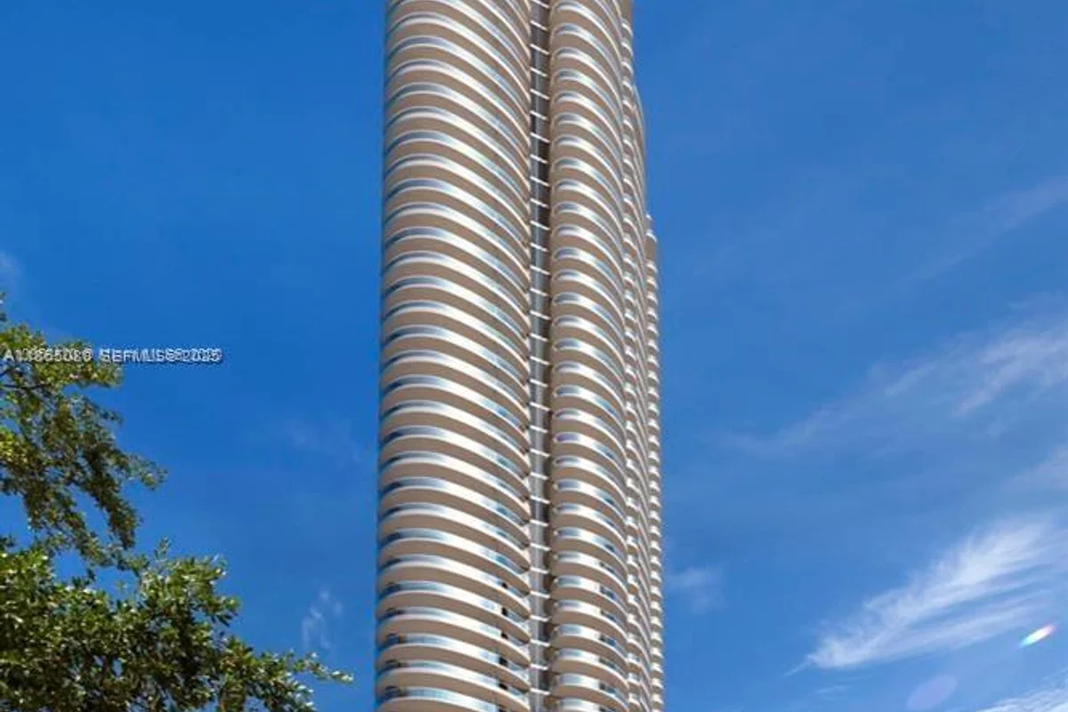 1000 Brickell Plz #3010, Miami: photo 1 of 24