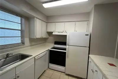 6505 Winfield Blvd #B-18, Margate: photo 1 of 18