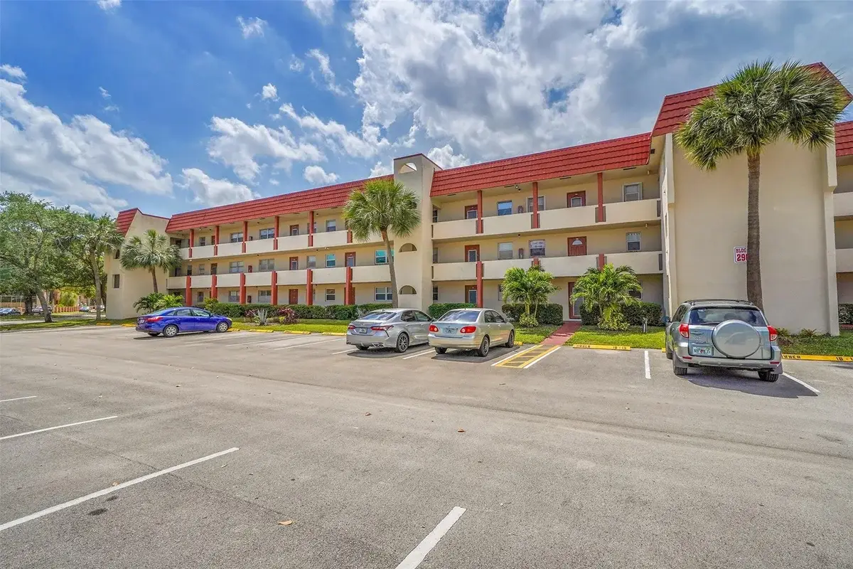 2901 Sunrise Lakes Dr #101, Sunrise: photo 1 of 34
