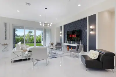 9124 Coral Isles Cir, Palm Beach Gardens: photo 1 of 89