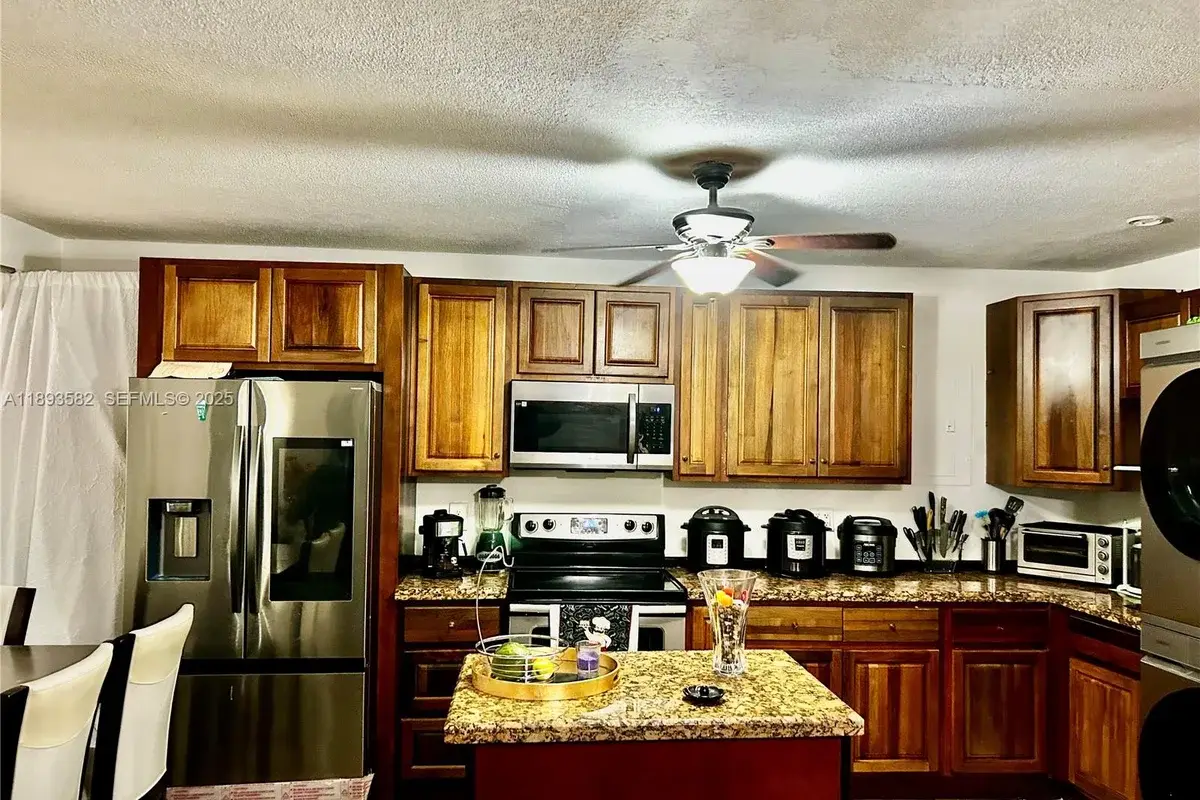 2918 Funston St #29B, Hollywood: photo 1 of 18