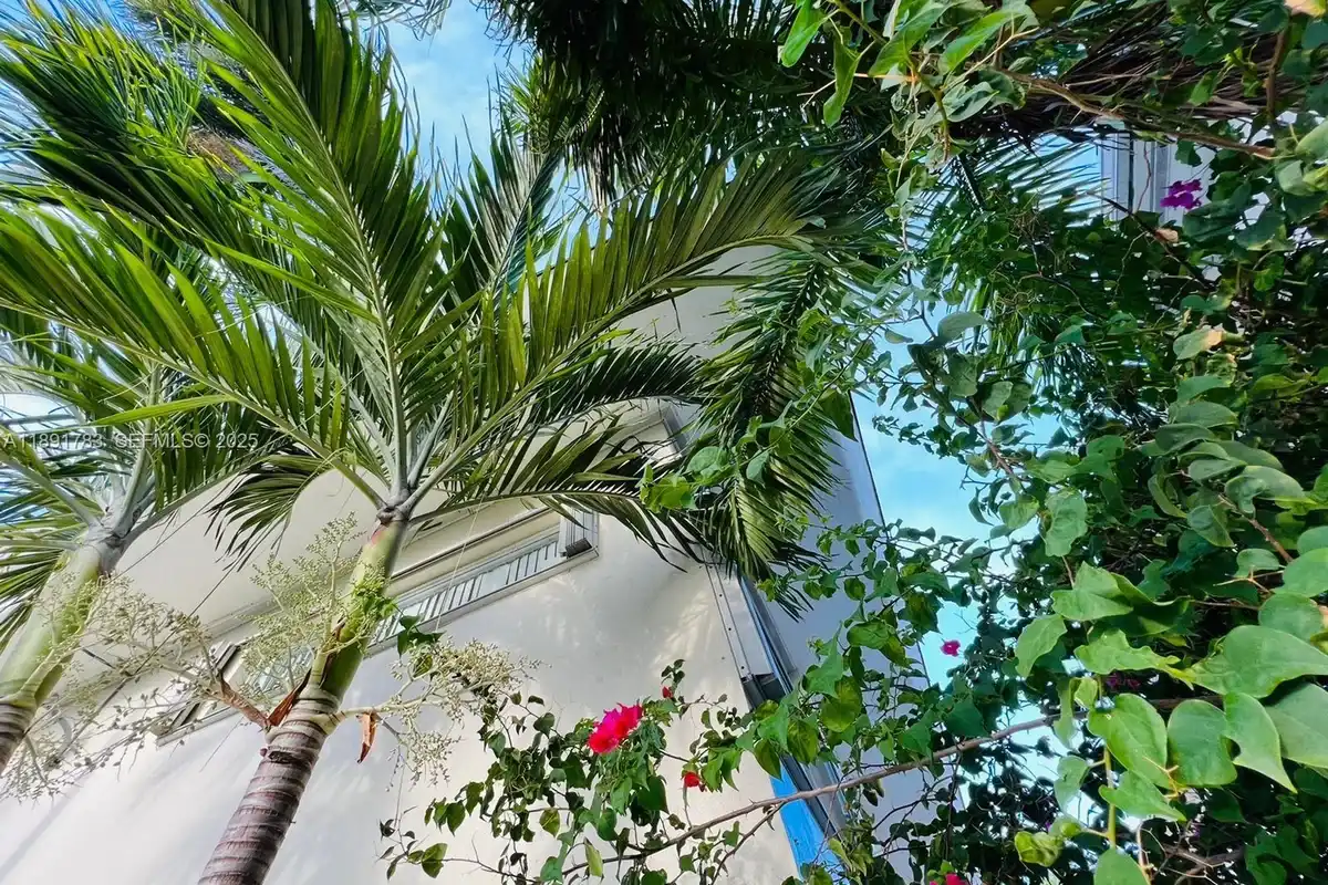 7435 Byron Ave, Miami Beach: photo 1 of 15