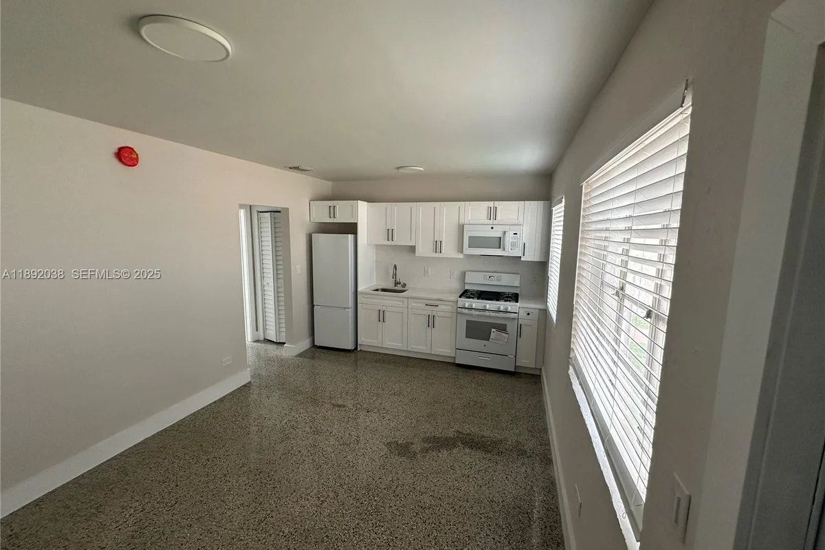 211 SW 18th Ave #2, Miami: photo 1 of 14