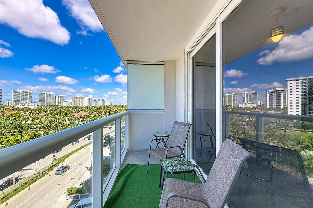 19201 Collins Ave #636, Sunny Isles Beach: photo 1 of 23