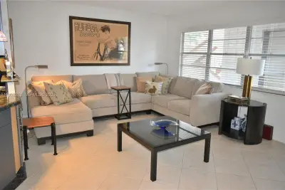 2011 Cornwall #A, Boca Raton: photo 1 of 19