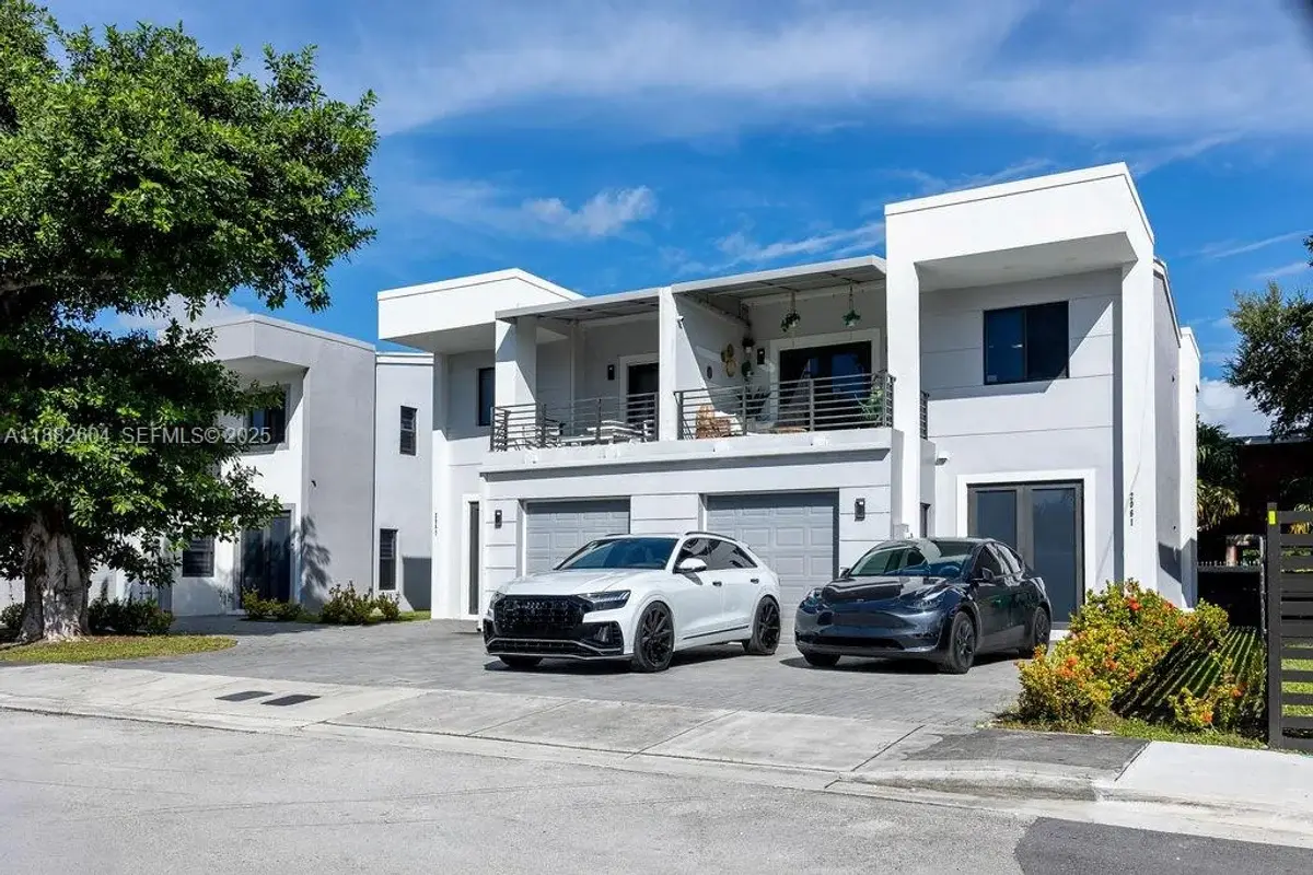 2061 Washington Ave #4, Opa-locka: photo 1 of 23