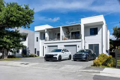 2061 Washington Ave #4, Opa-locka: photo 1 of 23