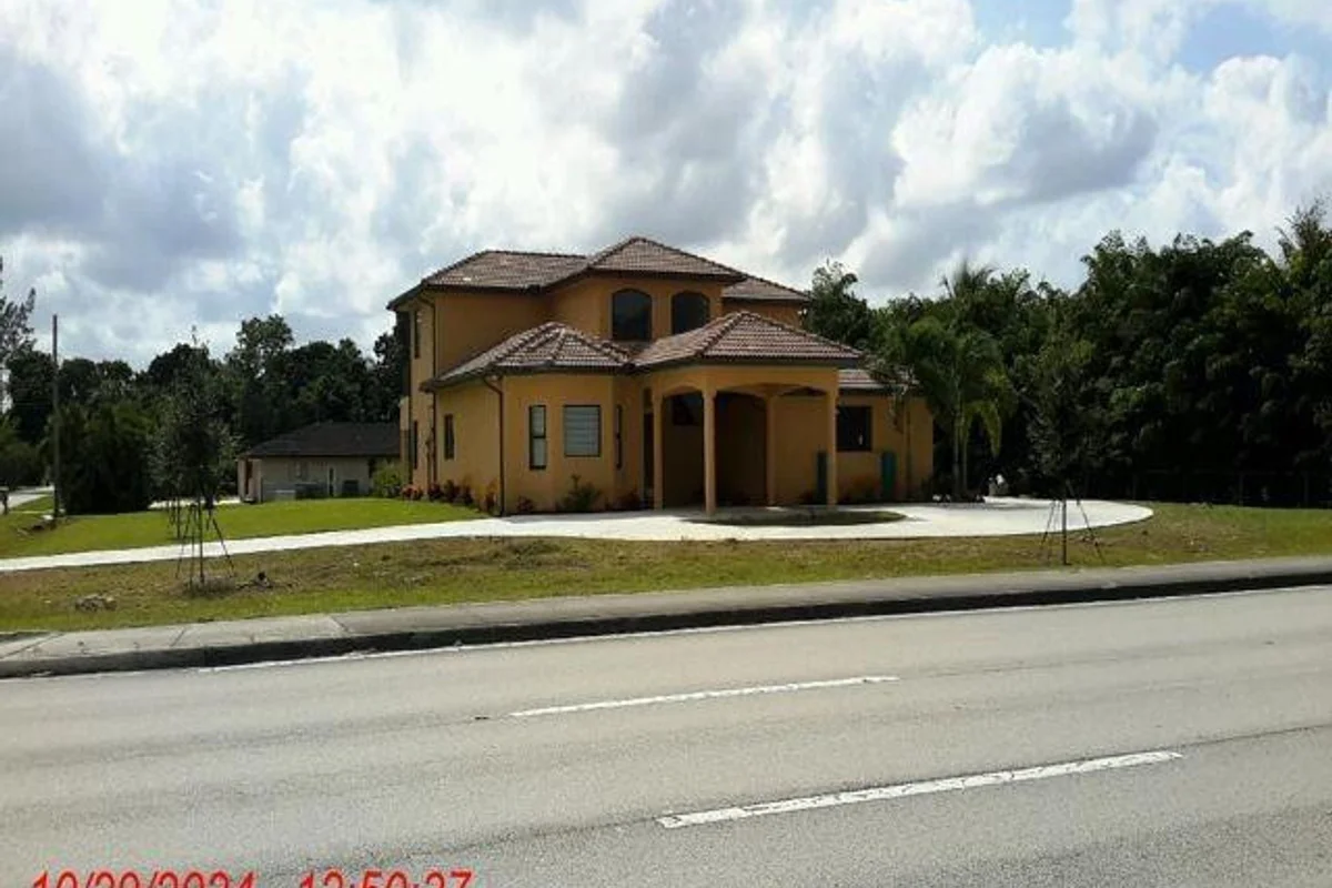 1641 NW 114th Ave, Plantation: photo 1 of 15