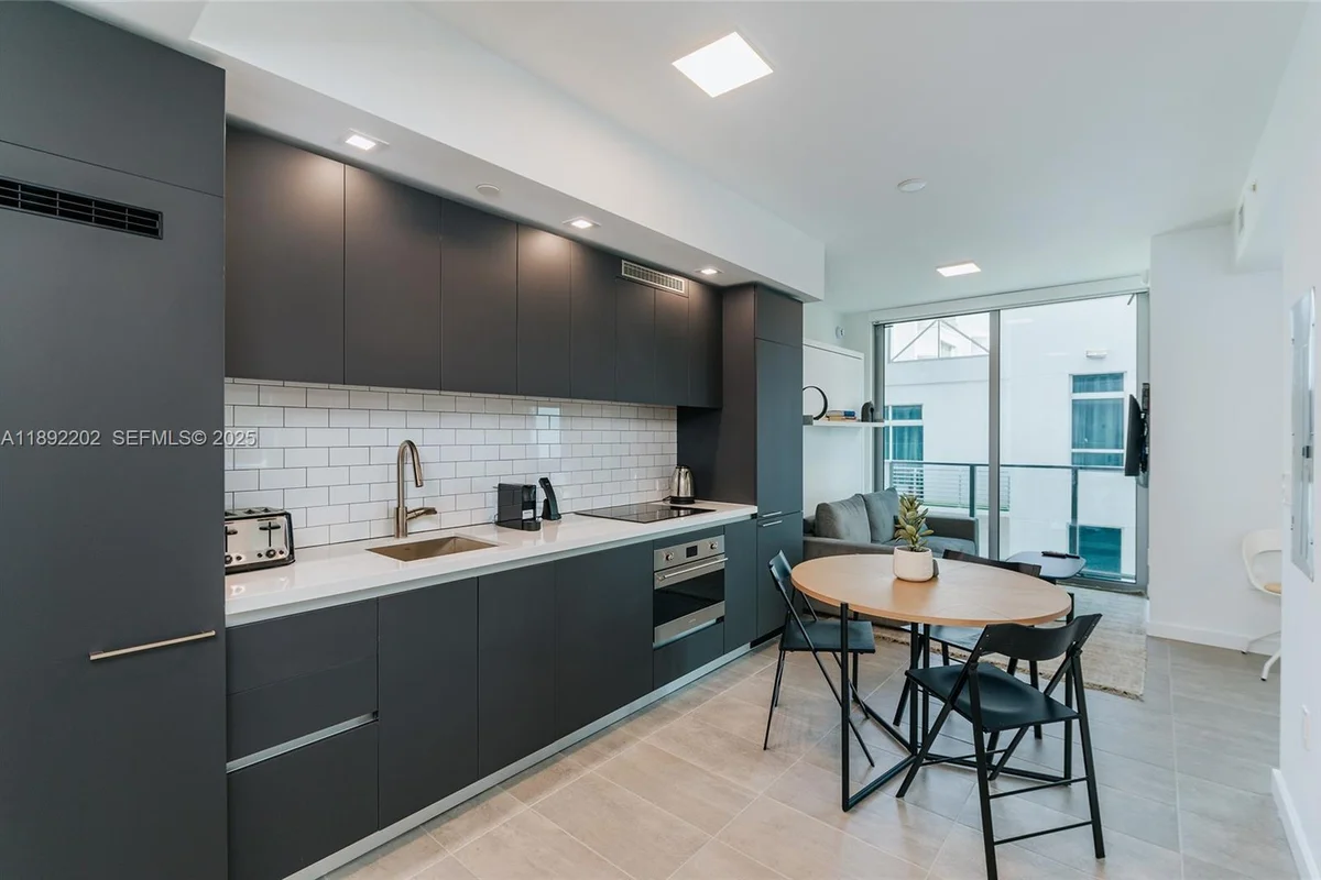 227 NE 2nd St #2508, Miami: photo 1 of 28