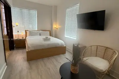 1036 Ocean Dr #B309, Miami Beach: photo 1 of 13