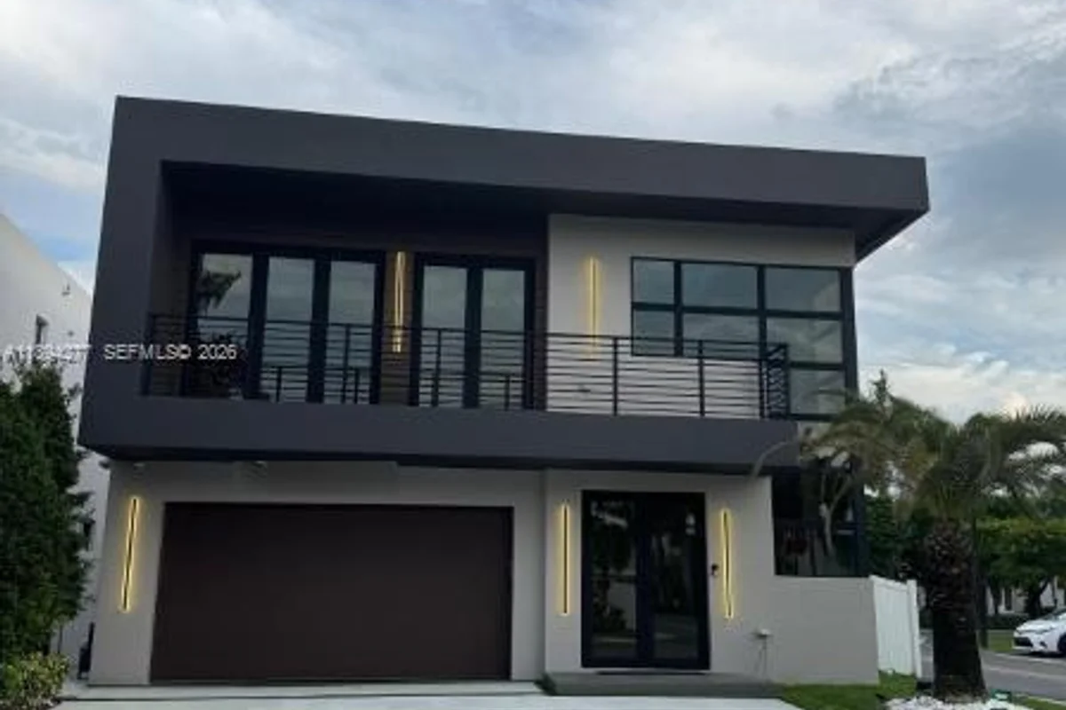 9880 NW 74th Ter, Doral: photo 1 of 9