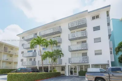 1662 Lincoln Ct #402, Miami Beach: photo 1 of 11