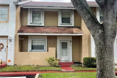 7124 Woodmont Ave, Tamarac: photo 1 of 3