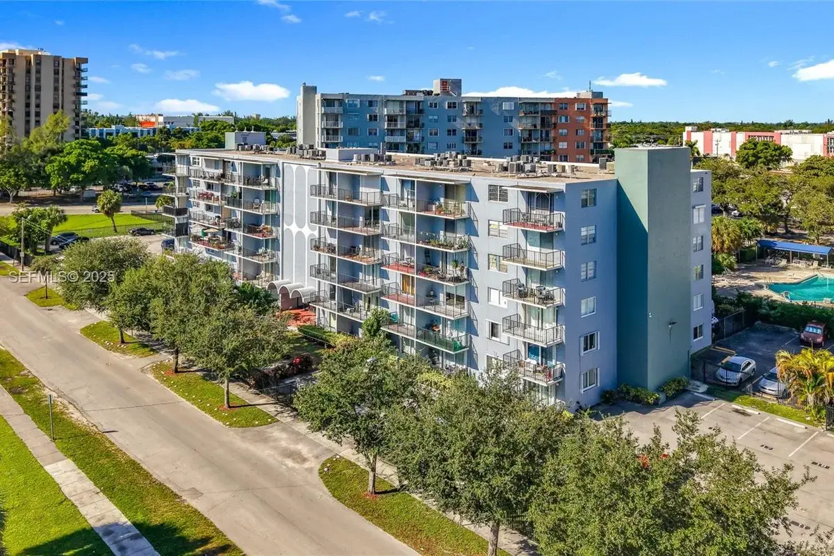 12500 NE 15th Ave #105, North Miami: photo 1 of 51