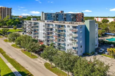 12500 NE 15th Ave #105, North Miami: photo 1 of 51