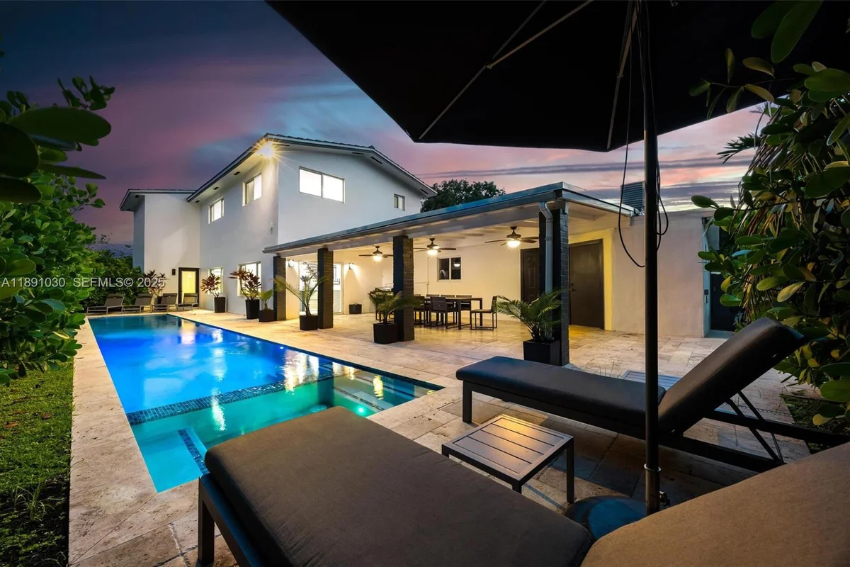 1651 SW 13th Ave, Miami: photo 1 of 92