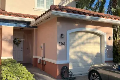 2361 SE 5th St, Pompano Beach: photo 1 of 20
