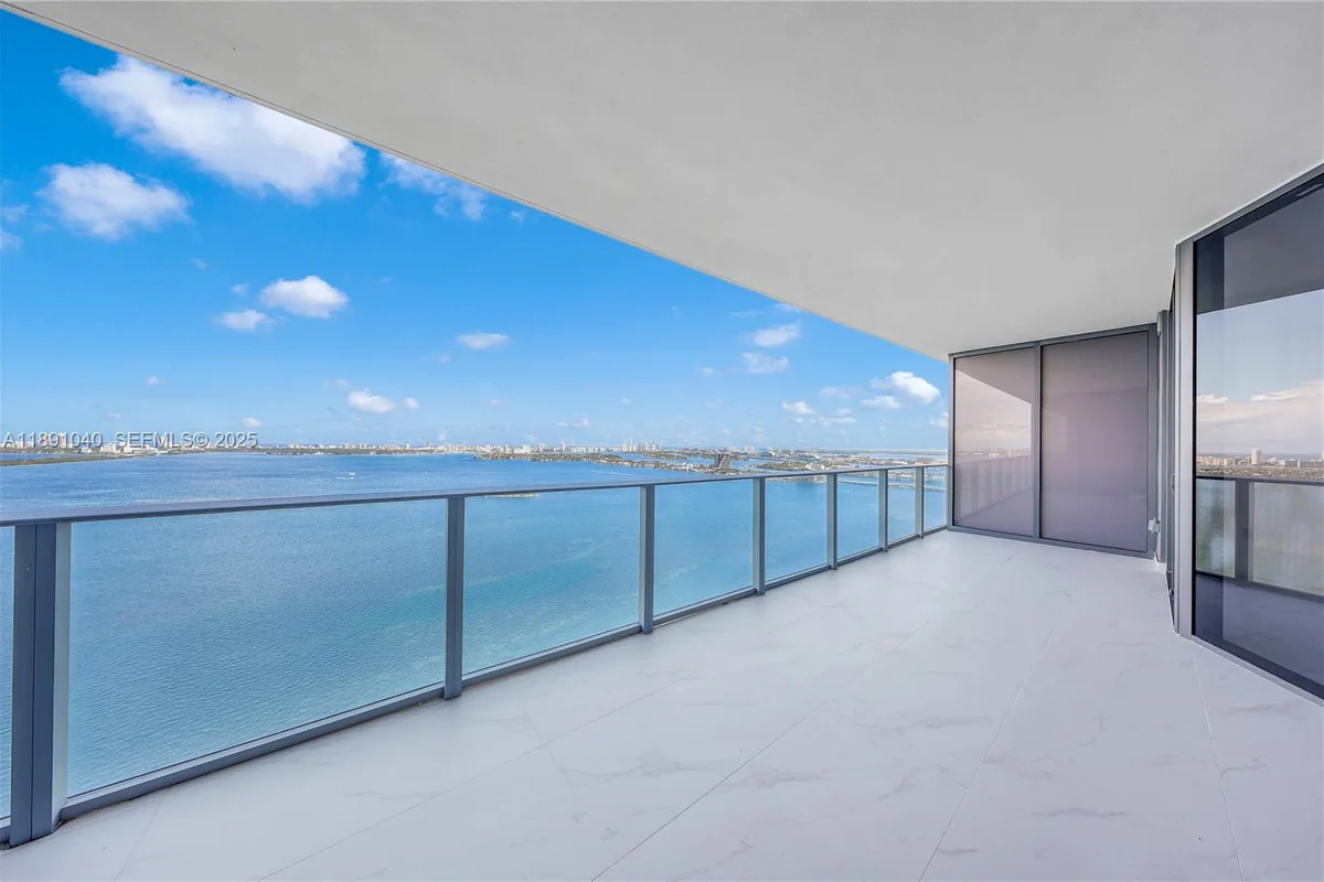 700 NE 24 St #3402, Miami: photo 1 of 19