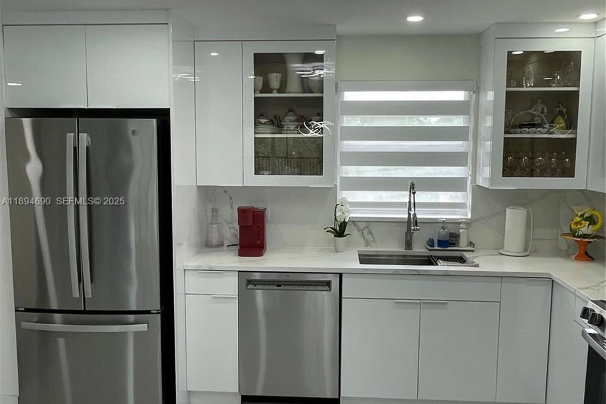150 S Hollybrook Ter #303, Pembroke Pines: photo 1 of 18