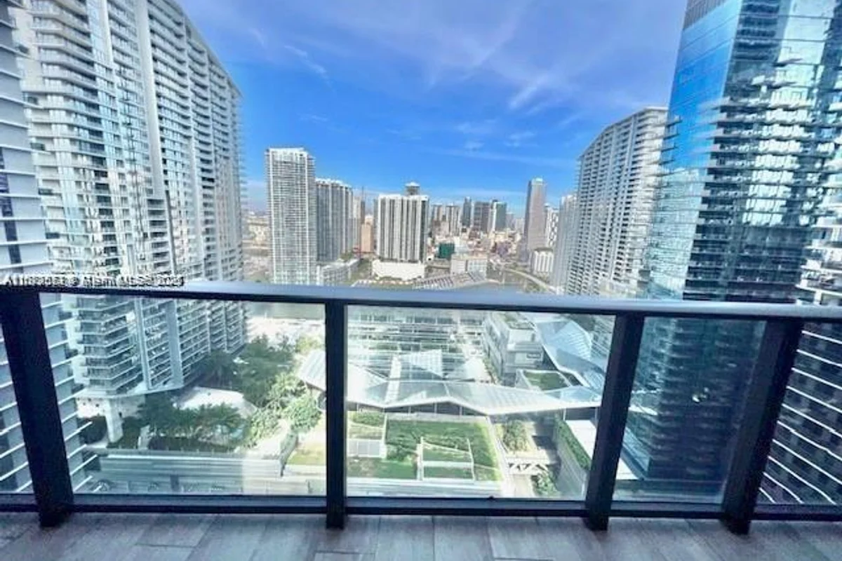 45 SW 9th St #3009, Miami: photo 1 of 35