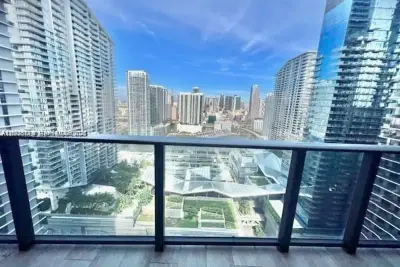 45 SW 9th St #3009, Miami: photo 1 of 35