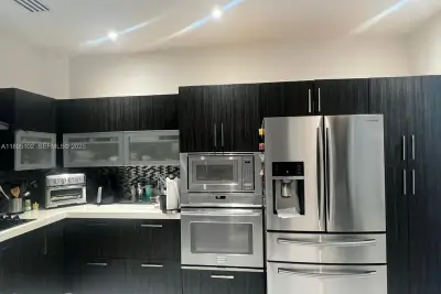 11281 NW 84th St, Doral: photo 1 of 7