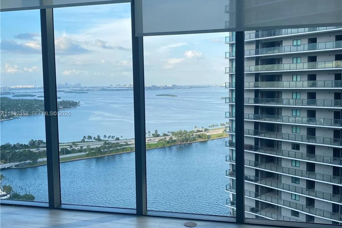 650 NE 32nd St #3108, Miami: photo 1 of 8
