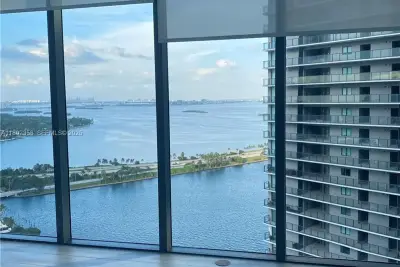 650 NE 32nd St #3108, Miami: photo 1 of 8