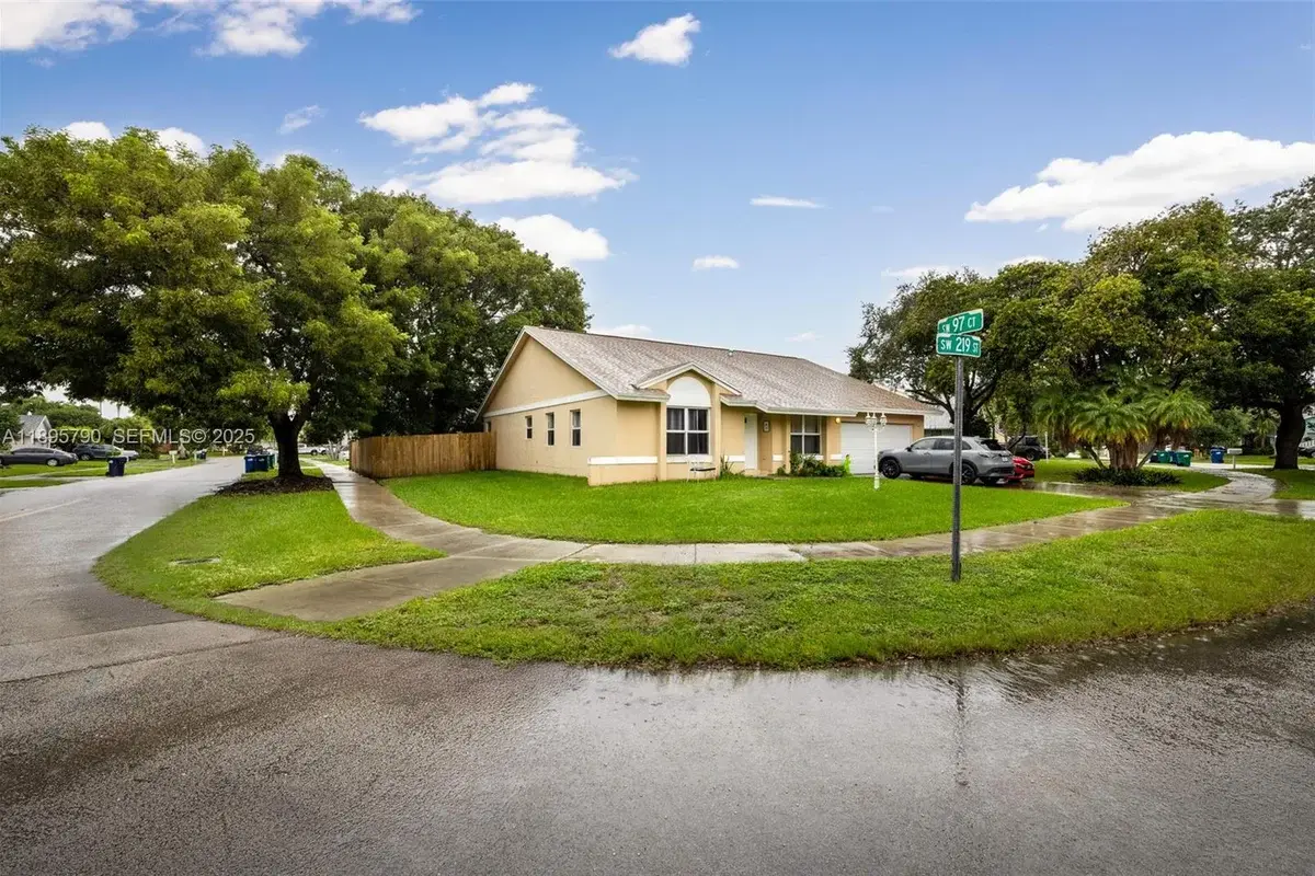9730 SW 219th St, Cutler Bay: photo 1 of 25